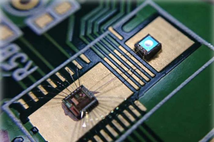 STMicroelectronics 将信号处理和 AI 算法结合到 MEMS 传感器上