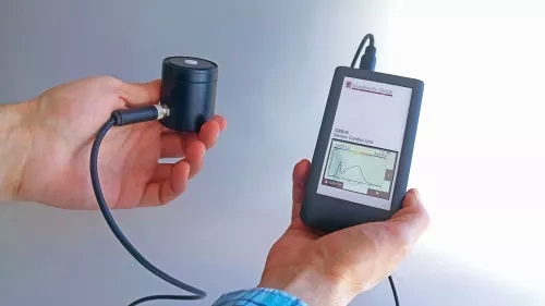 将 CSS-45 与控制单元 CSS-D 结合起来用作手持式仪器 将 CSS-45 与控制单元 CSS-D 结合起来用作手持式仪器